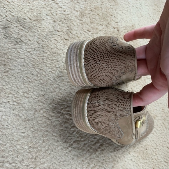 Stuart Weitzman Guything lizard print suede tassel tan loafers - Picture 6 of 9